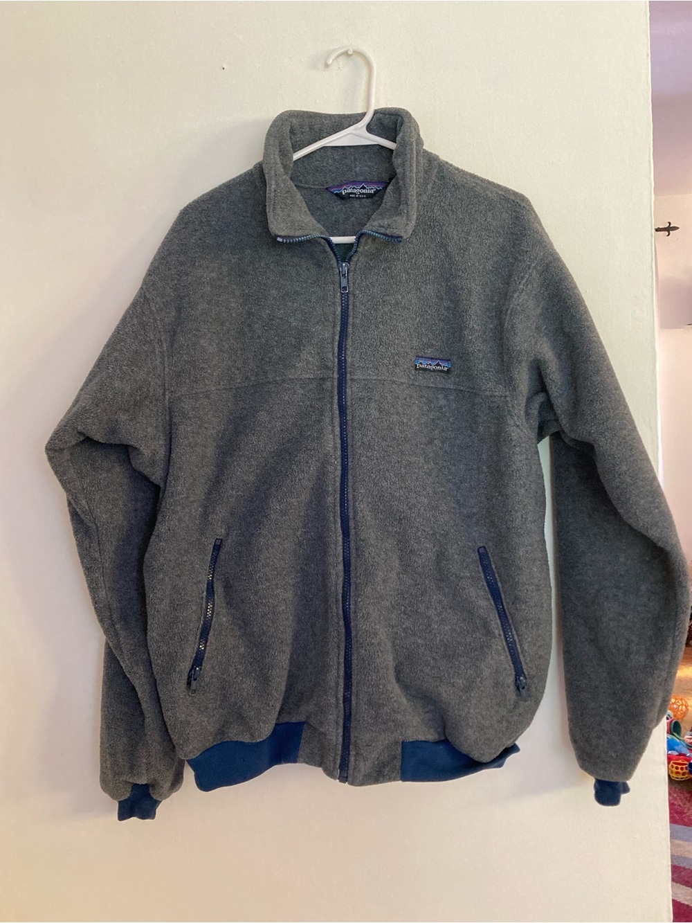 Vintage Patagonia Men's Gray Fleece Full-Zip Jacket